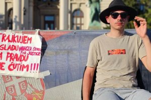 Gej mladić štrajkuje glađu u Beogradu, traži da se kazne policajci koje optužuje za maltretiranje