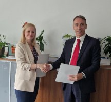 Predstavnici Kontrole letenja Srbije i Crne Gore donirali agregat Domu zdravlja Tivat