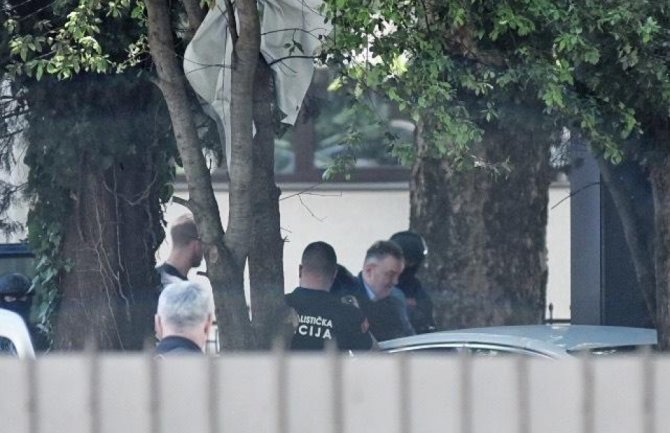 Uz velike mjere obezbjeđenja Knežević sproveden do Višeg suda: Na sebi nosio pancir, kordon policije obezbjeđivao prostor