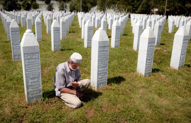 U UN usaglašena Rezolucija o genocidu u Srebrenici