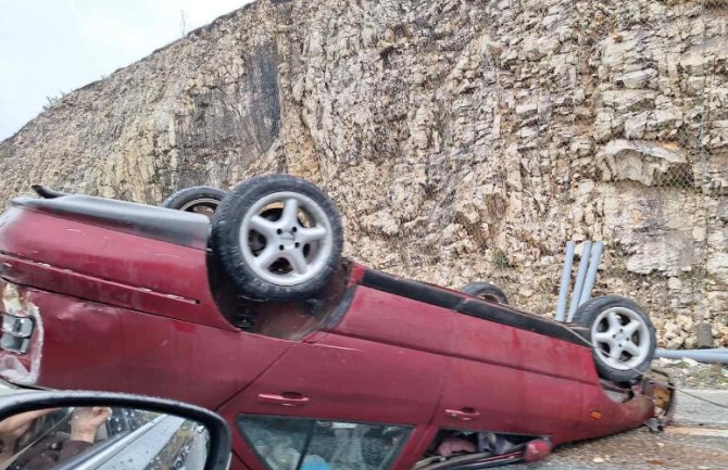 Saobraćajna nezgoda na putu Šavnik – Žabljak, automobil završio na krovu