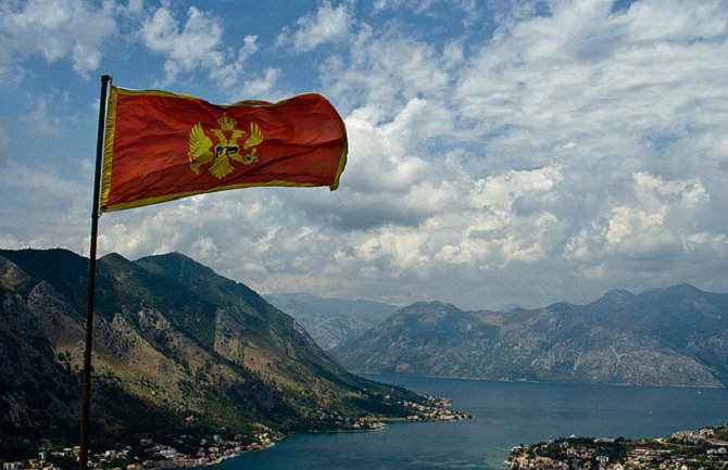 Crnogorskim jezikom govori 41,1 odsto građana, a srpskim 39,1 