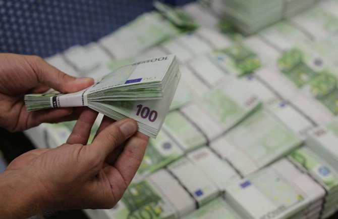 Carinici u pojasu pantalona otkrili čak 100.000 eura!
