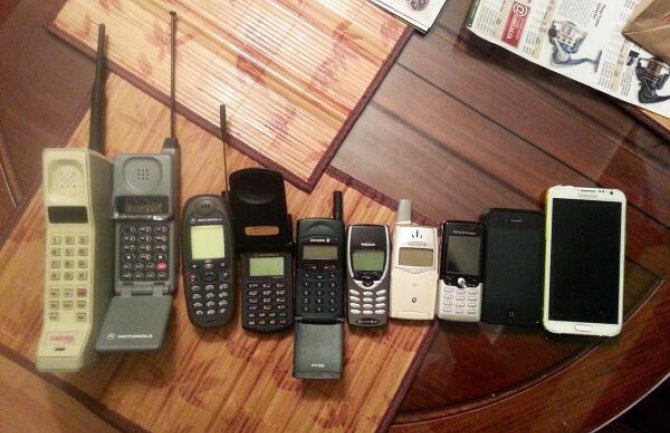 Tri decenije mobilne telefonije u jednoj slici