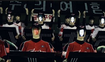 Južna Koreja: Roboti umjesto navijača na tribinama (VIDEO)