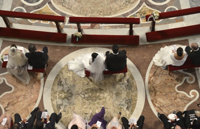 Masovno vjenčanje u Vatikanu (VIDEO)