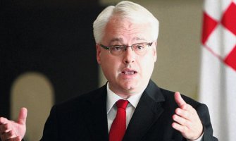 Josipović: Vučić učestvovao u ratnom huškanju, da izrazi žaljenje zbog ratnih strahota