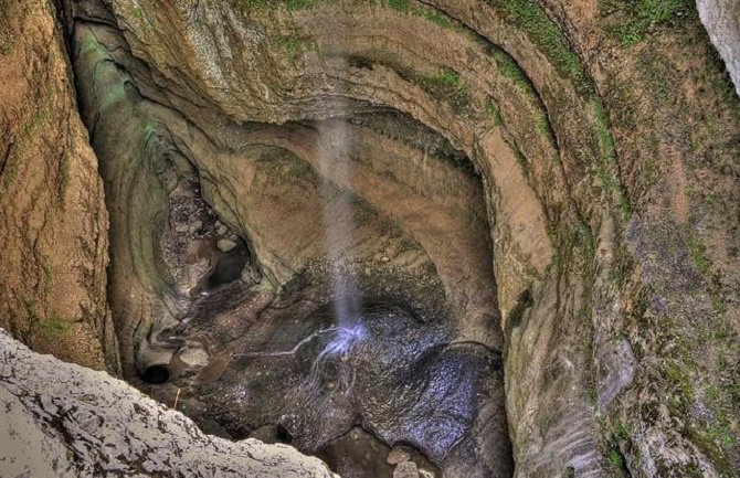 Čudo od pećine u Libanu