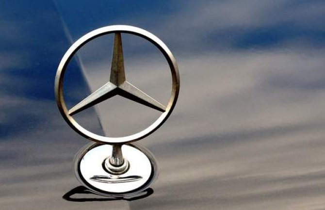 Mercedes časti zaposlene sa po 5 700 eura