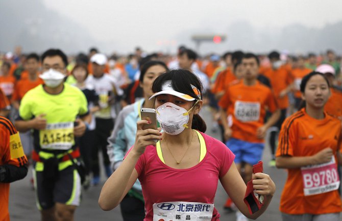 Počeo Međunarodni maraton, takmičari trče sa maskama