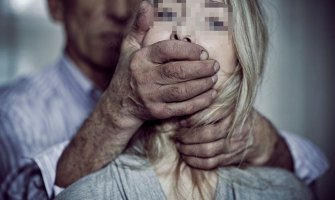 Užas u Srbiji: Muž zadavio teško oboljelu suprugu