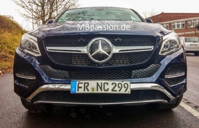 Mercedes GLE bez kamuflaže fotografisan na ulici