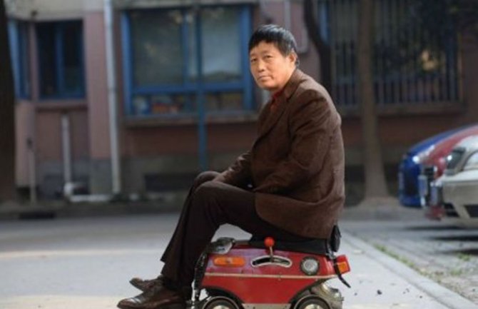 Kinez napravio najmanji automobil na svijetu (VIDEO)
