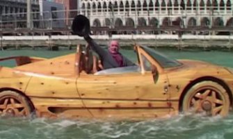 Drveni Ferari krstari Venecijom (VIDEO)