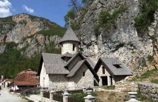 23. avgusta kreće autolitija od Beograda do manastira u Kumanici