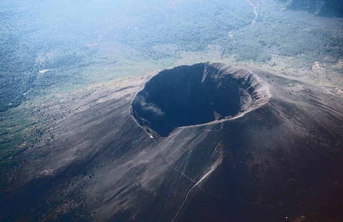 Aktivni vulkani koji mogu da eksplodiraju i promijene život na Zemlji! (FOTO)