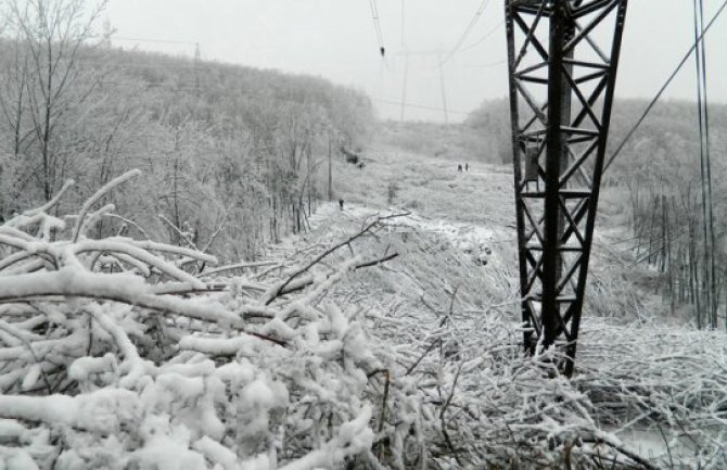 Petnjica i dio sela u Pljevljima dobili struju, ekipe i dalje na terenu