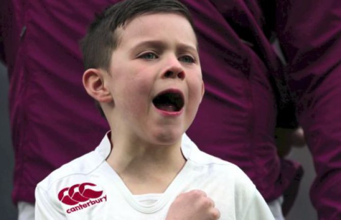 Pogledajte kako je ovaj dječak oduševio Engleze (VIDEO)