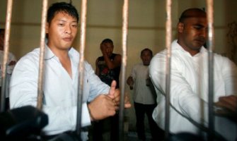 Indonezija: Dvije godina zatvora za ženu koja je izgovorila molitvu prije nego što je pojela svinjetinu