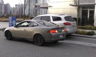 Kako savršeno parkirati automobil u četiri koraka (VIDEO)(FOTO)