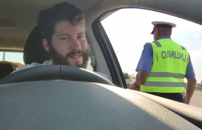 Hit video koji je nasmijao region: Oglasio se Amerikanac koji je ismijavao srbijansku policiju! (VIDEO)