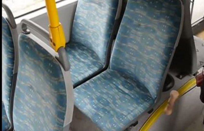 NEMOJTE sjedati na TAPACIRANA sjedišta u autobusu (VIDEO)