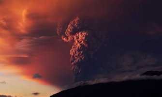 Veličanstveni snimak vulkanske erupcije(VIDEO)