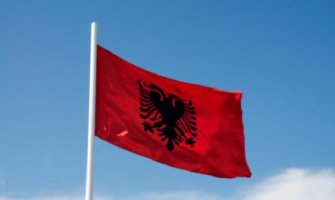 Albanac zbog isticanja zastave protjeran iz CG i kažnjen 300€