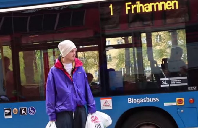 Ušao je u autobus i zamolio da se vozi besplatno: Ovako je reagovao vozač (VIDEO)