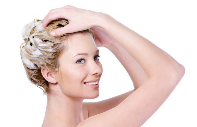 Trikovi koji će vam pomoći da riješite problem masne kose