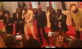  Obama plesao kenijski 