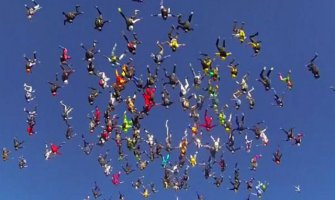 Ovako se obara rekord u skakanju padobranom (VIDEO)
