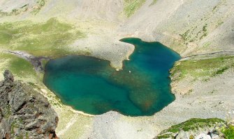 Jezero Avusor izgleda i kao beba i kao srce (FOTO)