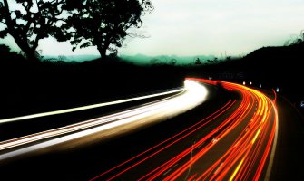 Ceste budućnosti: Automobili će se sami puniti za vrijeme vožnje