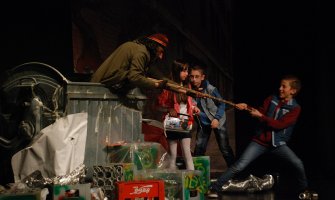 Na sceni Nikšićkog pozorišta: Predstava za djecu „Ždera iz kontejnera“ 