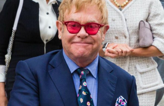 Elton Džon pozitivan na koronavirus, otkazao dva koncerta sa oproštajne turneje