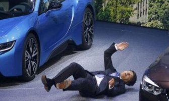 Novi direktor BMW-a se onesvijestio u Frankfurtu (VIDEO)(FOTO)