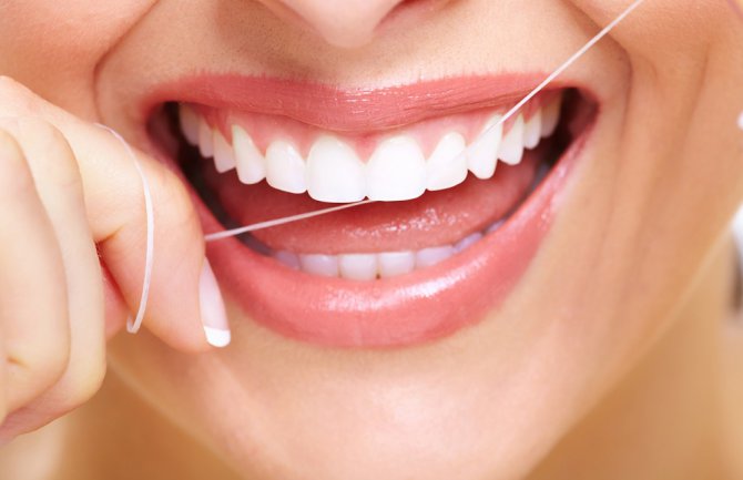 Da li je čišćenje zuba koncem zaista važno?