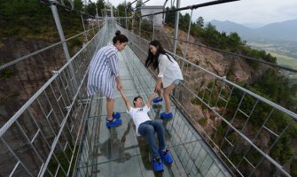 U Kini otvoren najduži stakleni most na svijetu (Video)