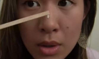Stavila je lijepak na nos: Ono što se desilo poslije oduševiće sve žene! (VIDEO)