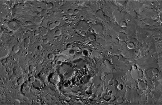 ESA: Na sjevernom mjesečevom polu ima leda?