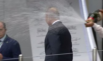 Hamilton se malo zanio pa i Putina isprskao šampanjcem(VIDEO)
