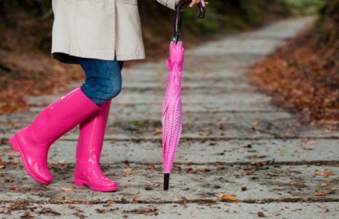 Gumene čizme idealan modni dodatak za kišu (FOTO)