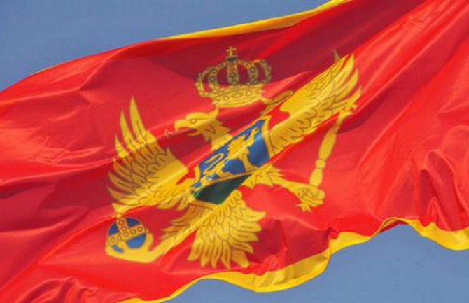 BS će tražiti polumjesec na crnogorskoj zastavi