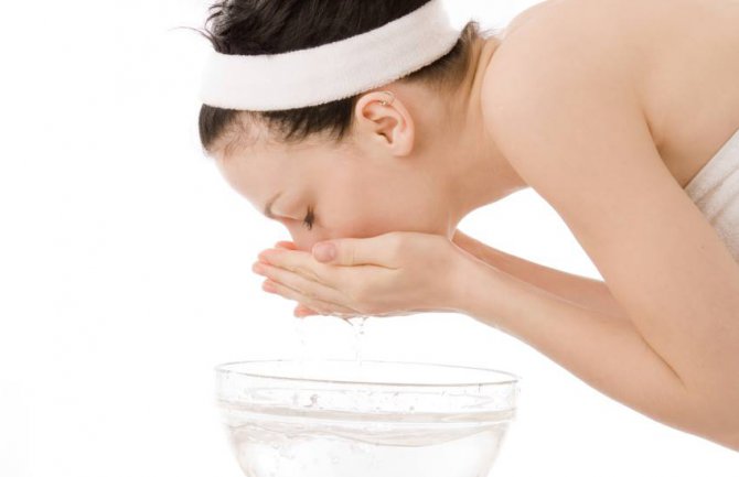 Umivajte se sa mineralnom vodom dva puta nedjeljno: Rezultati će vas oduševiti!