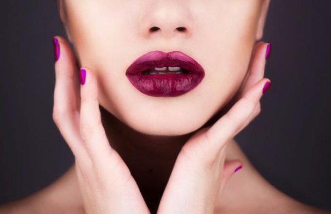 Uvećajte usne uz pomoć šminke: Nevjerovatna transformacija za 3 minuta