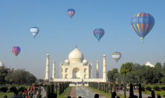 U Tadž Mahalu nedavno održan prvi festival balona (FOTO)