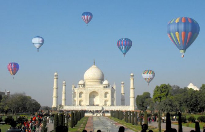 U Tadž Mahalu nedavno održan prvi festival balona (FOTO)