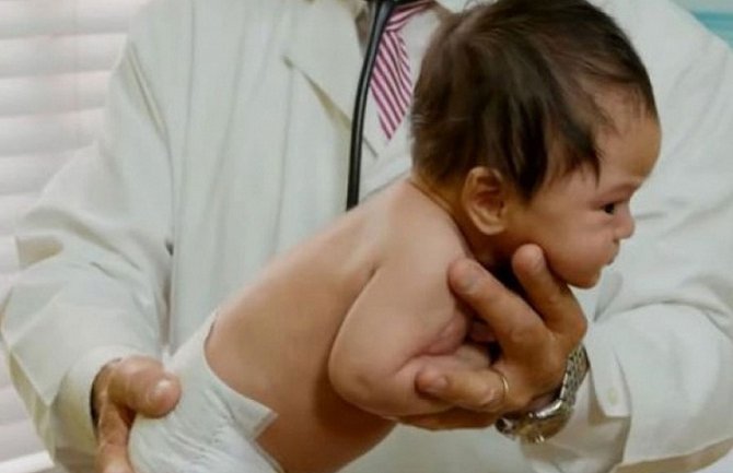 Pogledajte kako smiriti uplakanu bebu u samo nekoliko sekundi (VIDEO)