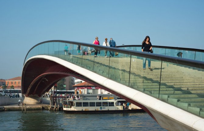 Ovaj most u Veneciji izgleda prelijepo, ali može da vas obogalji (VIDEO)